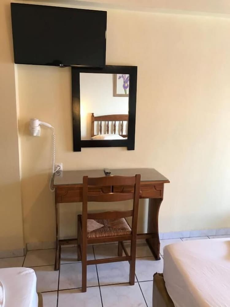 Village Inn Studios & Family Apartments — Hotel rooms in Laganas, Ionian Islands