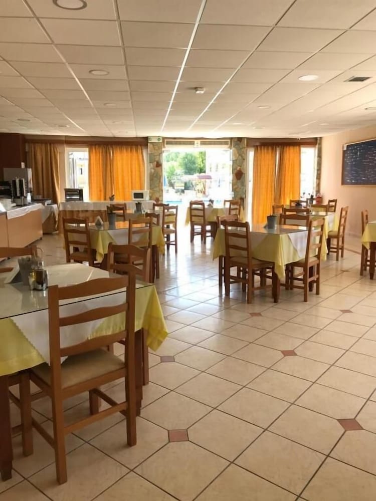 Village Inn Studios & Family Apartments — Restaurant & bars in Laganas, Ionian Islands