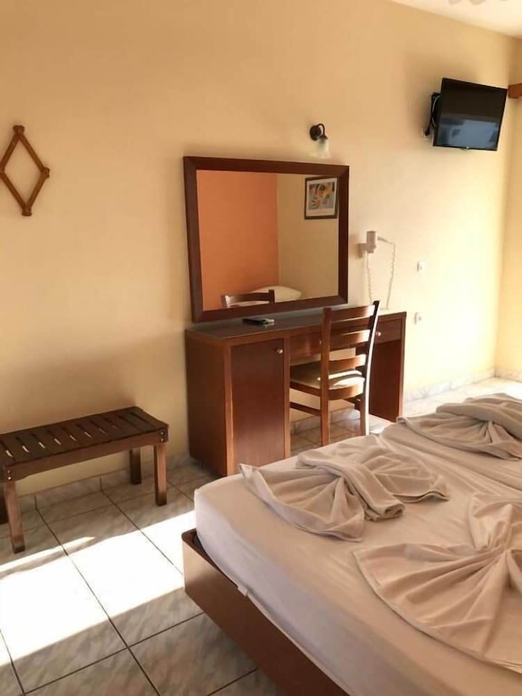Village Inn Studios & Family Apartments — Hotel rooms in Laganas, Ionian Islands