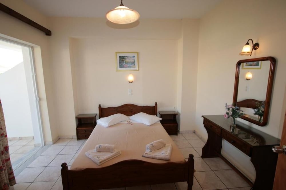 Village Inn Studios & Family Apartments — Hotel rooms in Laganas, Ionian Islands