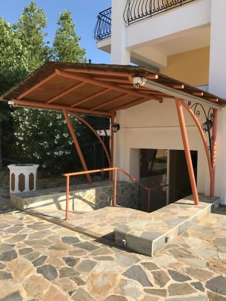 Village Inn Studios & Family Apartments — Hotel building in Laganas, Ionian Islands