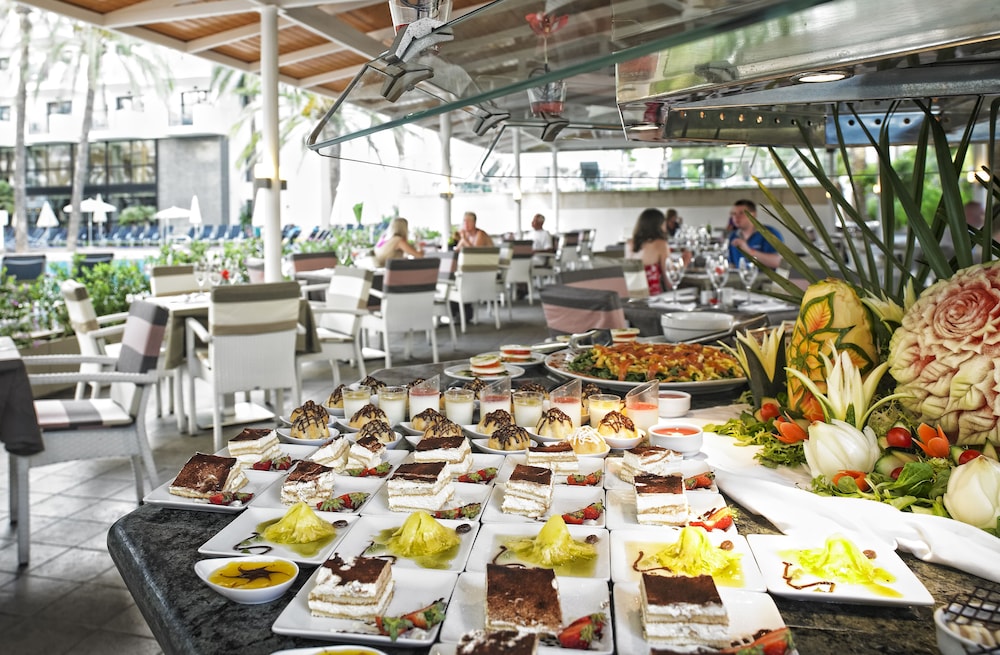 Protur Palmeras Playa Hotel - All Inclusive — Restaurant & bars in S'Illot, Balearic Islands