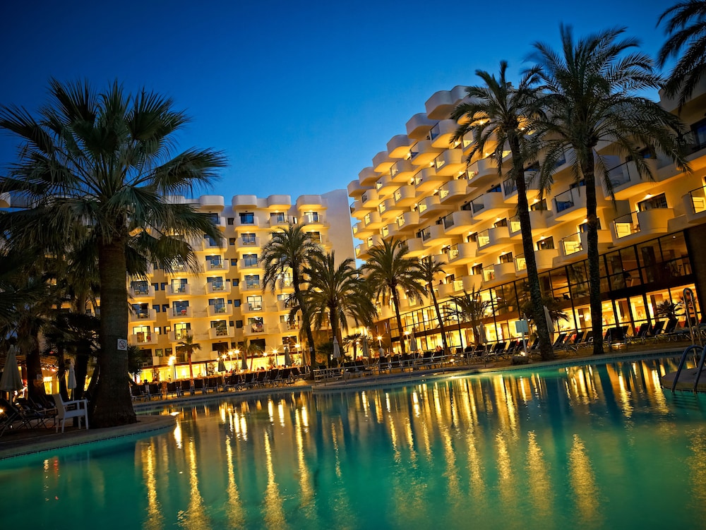 Protur Palmeras Playa Hotel - All Inclusive — Hotel building in S'Illot, Balearic Islands