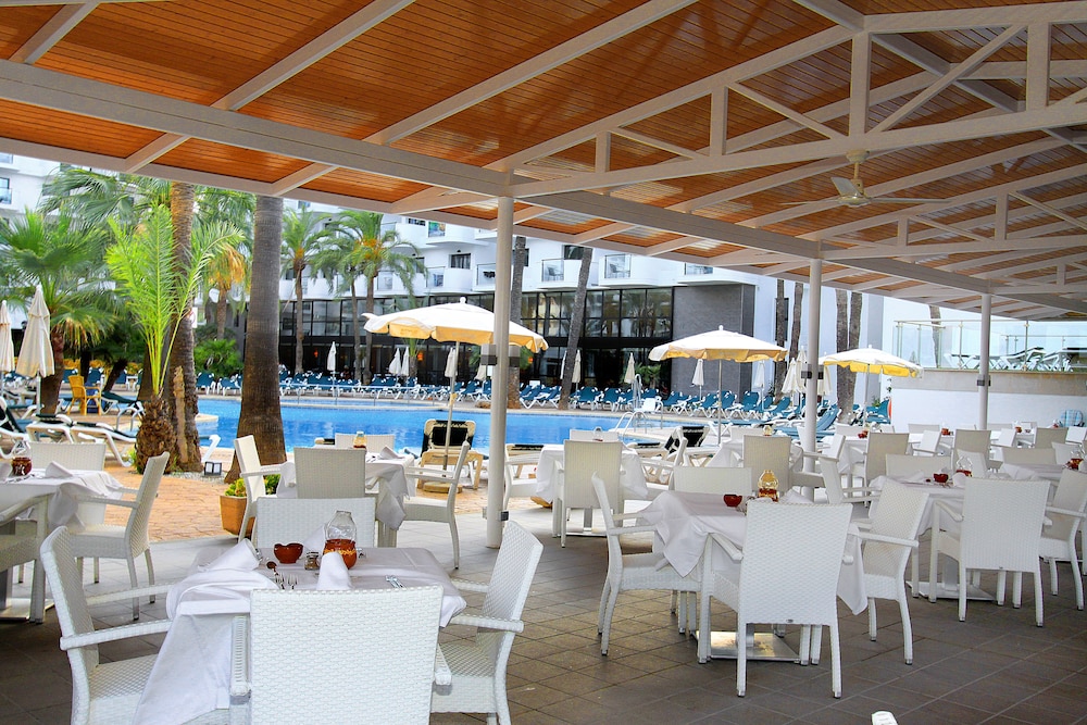 Protur Palmeras Playa Hotel - All Inclusive — Restaurant & bars in S'Illot, Balearic Islands