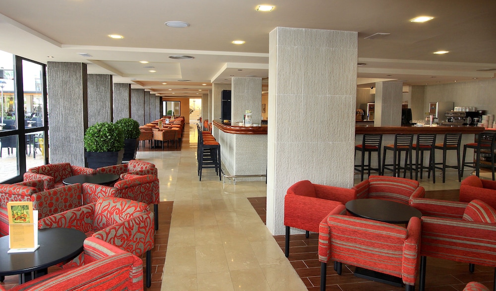 Protur Palmeras Playa Hotel - All Inclusive — Restaurant & bars in S'Illot, Balearic Islands