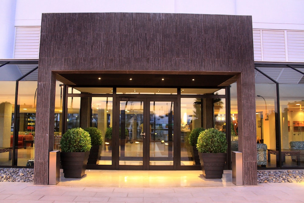 Protur Palmeras Playa Hotel - All Inclusive — Hotel building in S'Illot, Balearic Islands
