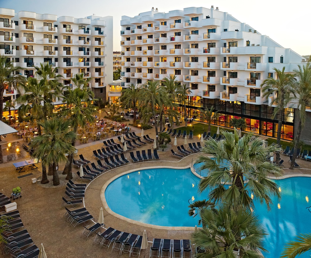 Protur Palmeras Playa Hotel - All Inclusive — Hotel building in S'Illot, Balearic Islands
