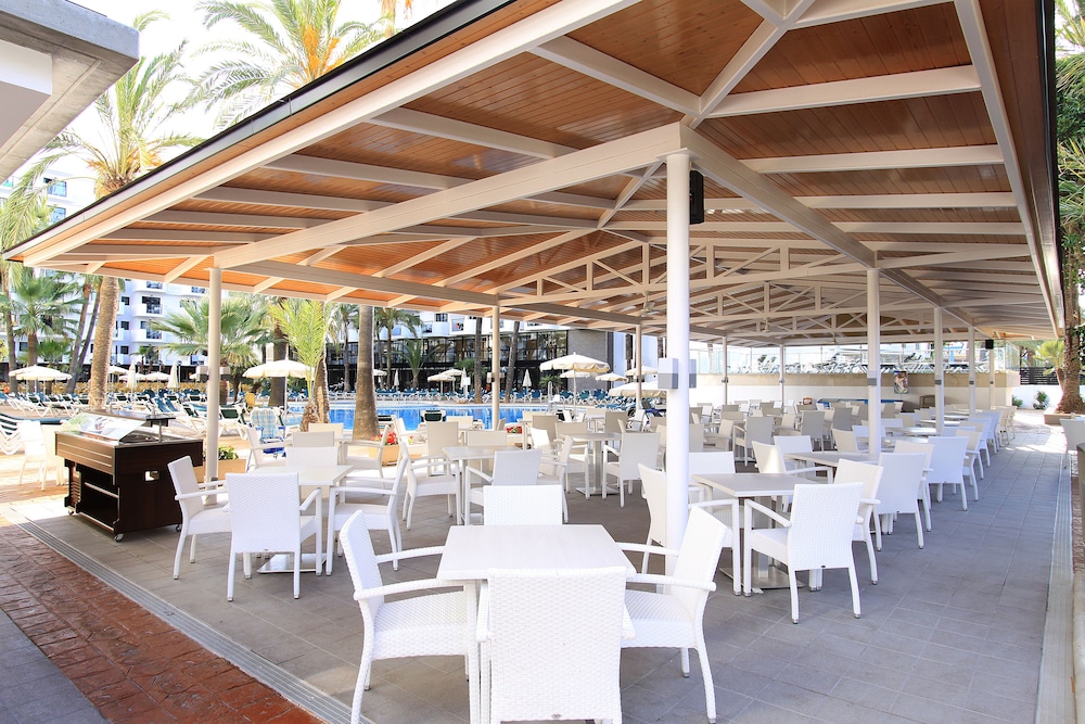 Protur Palmeras Playa Hotel - All Inclusive — Restaurant & bars in S'Illot, Balearic Islands