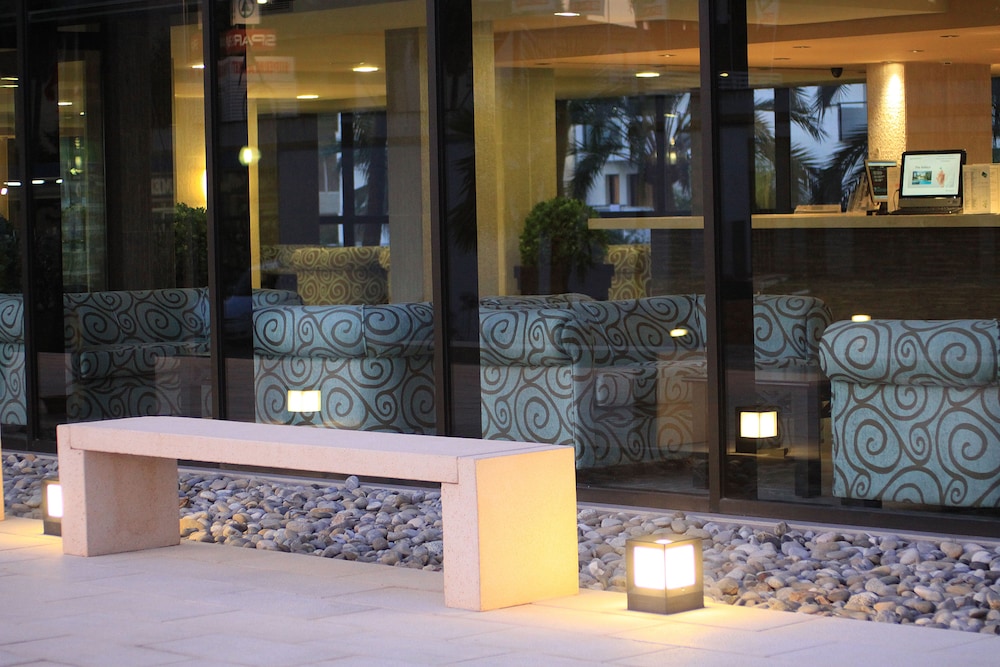 Protur Palmeras Playa Hotel - All Inclusive — Hotel building in S'Illot, Balearic Islands