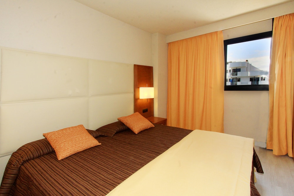 Protur Palmeras Playa Hotel - All Inclusive — Hotel rooms in S'Illot, Balearic Islands