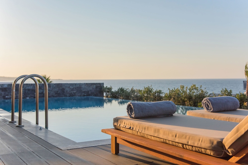 Nana Princess Suites, Villas & Spa — Swimming pool in Stalida