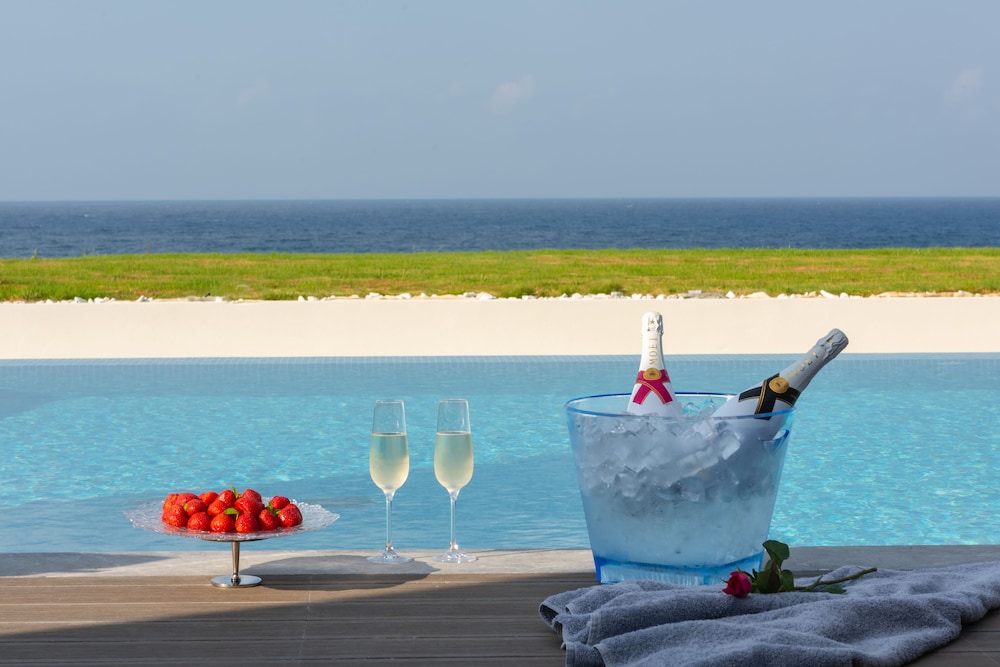Nana Princess Suites, Villas & Spa — Swimming pool in Stalida