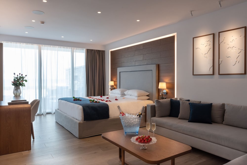 Nana Princess Suites, Villas & Spa — Hotel rooms in Stalida