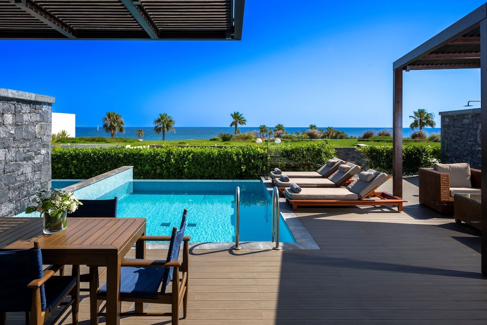 Nana Princess Suites, Villas & Spa — Swimming pool in Stalida
