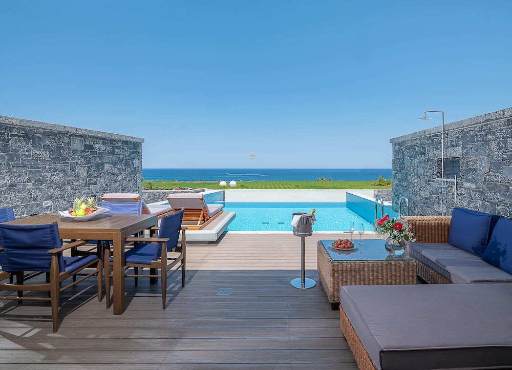 Nana Princess Suites, Villas & Spa — Swimming pool in Stalida