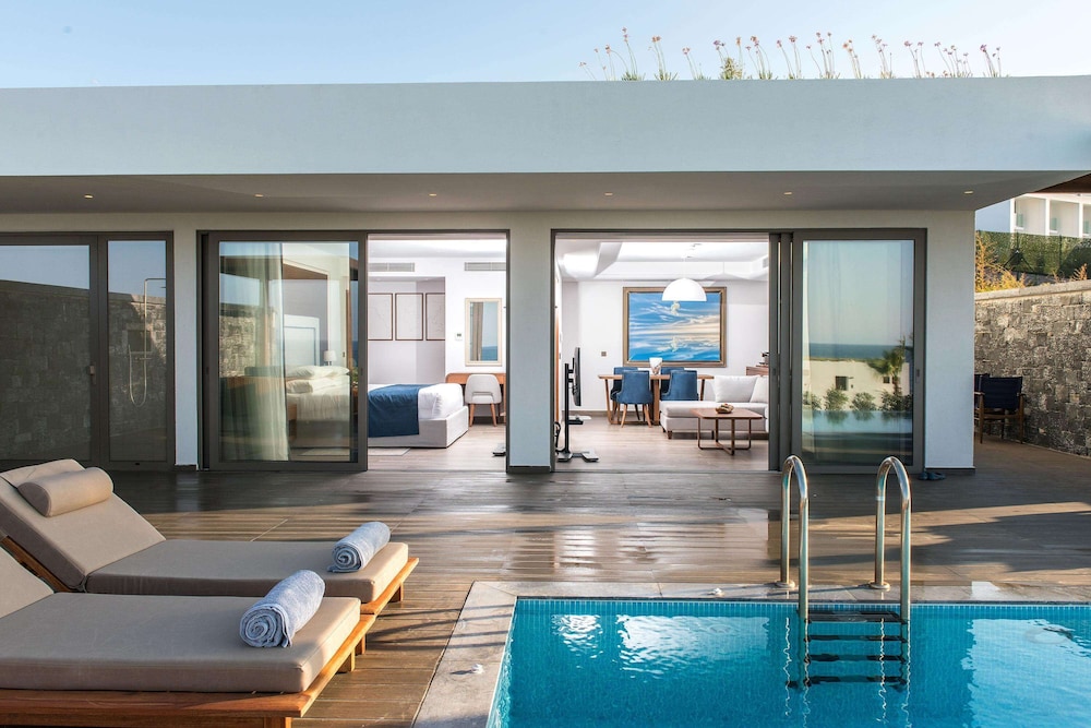 Nana Princess Suites, Villas & Spa — Swimming pool in Stalida