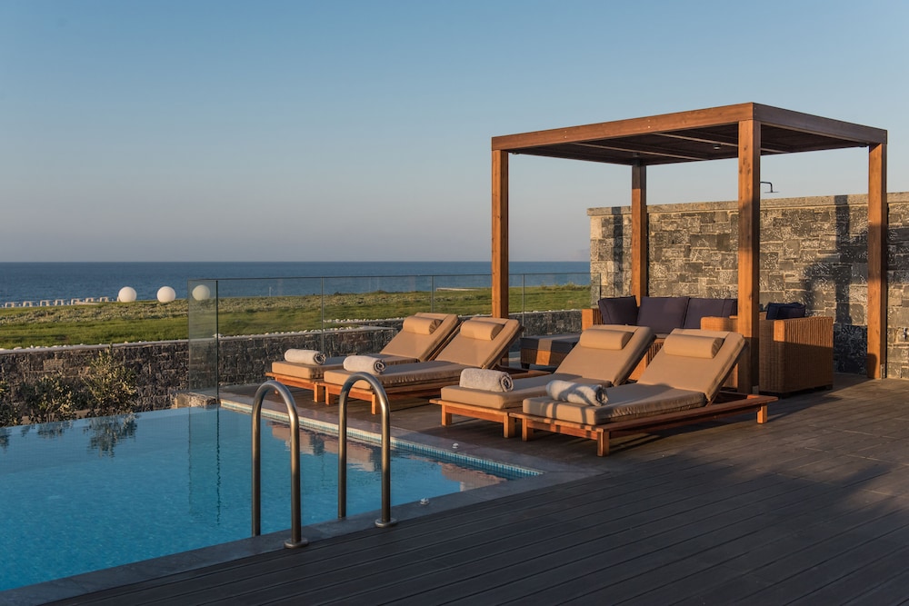 Nana Princess Suites, Villas & Spa — Swimming pool in Stalida