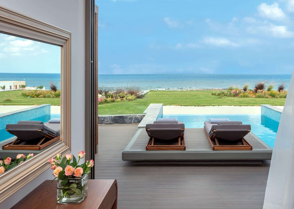 Nana Princess Suites, Villas & Spa — Swimming pool in Stalida