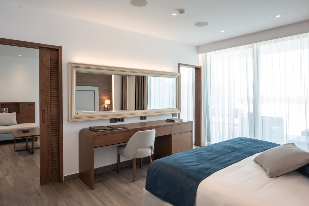 Nana Princess Suites, Villas & Spa — Hotel rooms in Stalida
