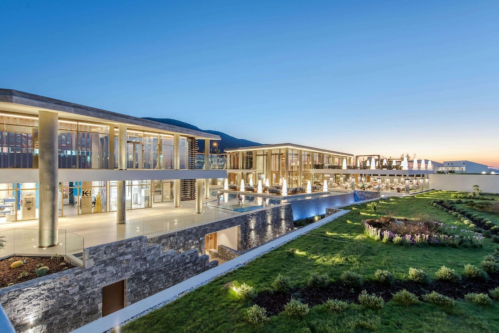 Nana Princess Suites, Villas & Spa — Hotel building in Stalida