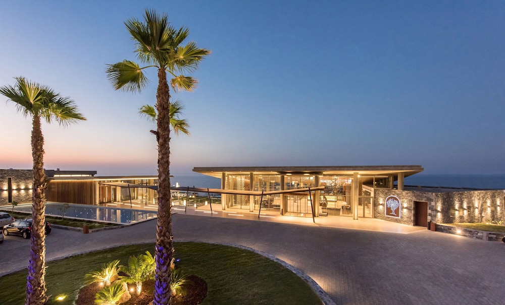 Nana Princess Suites, Villas & Spa — Hotel building in Stalida