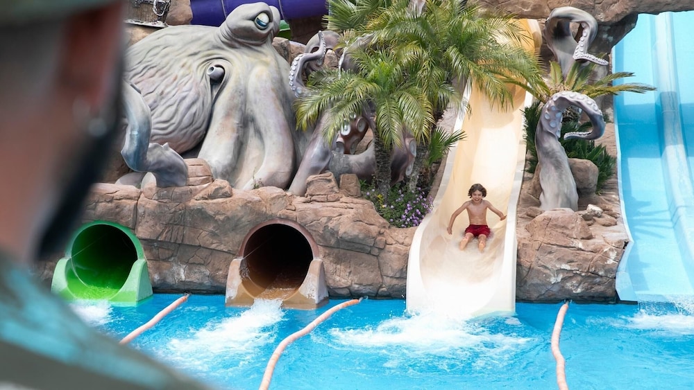 Evenia Olympic Suites — Swimming pool in Lloret de Mar, Catalonia