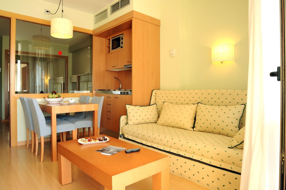 Evenia Olympic Suites — Hotel rooms in Lloret de Mar, Catalonia