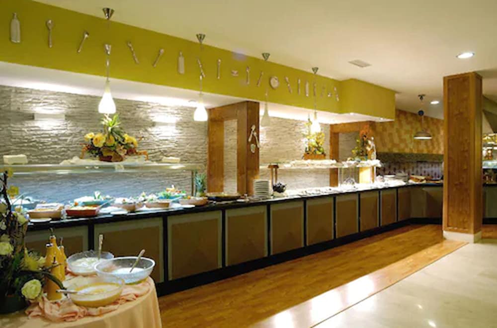 Evenia Olympic Suites — Restaurant & bars in Lloret de Mar, Catalonia