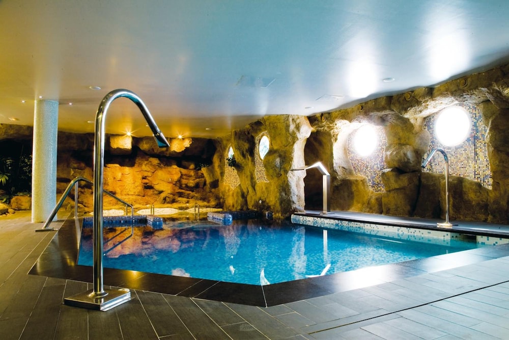 Evenia Olympic Suites — Swimming pool in Lloret de Mar, Catalonia