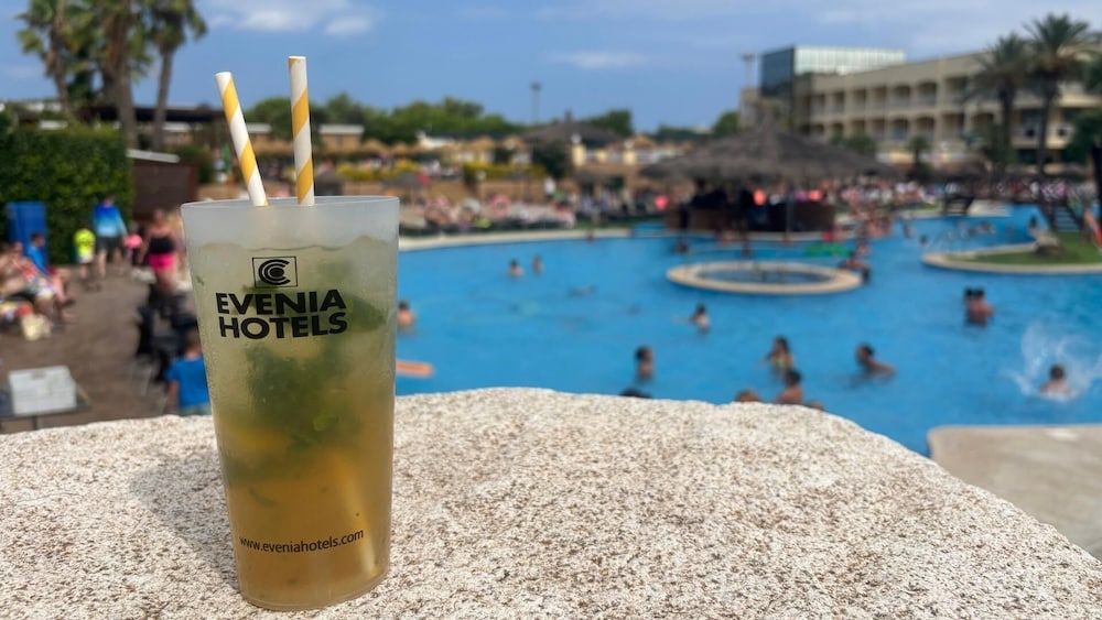 Evenia Olympic Suites — Swimming pool in Lloret de Mar, Catalonia