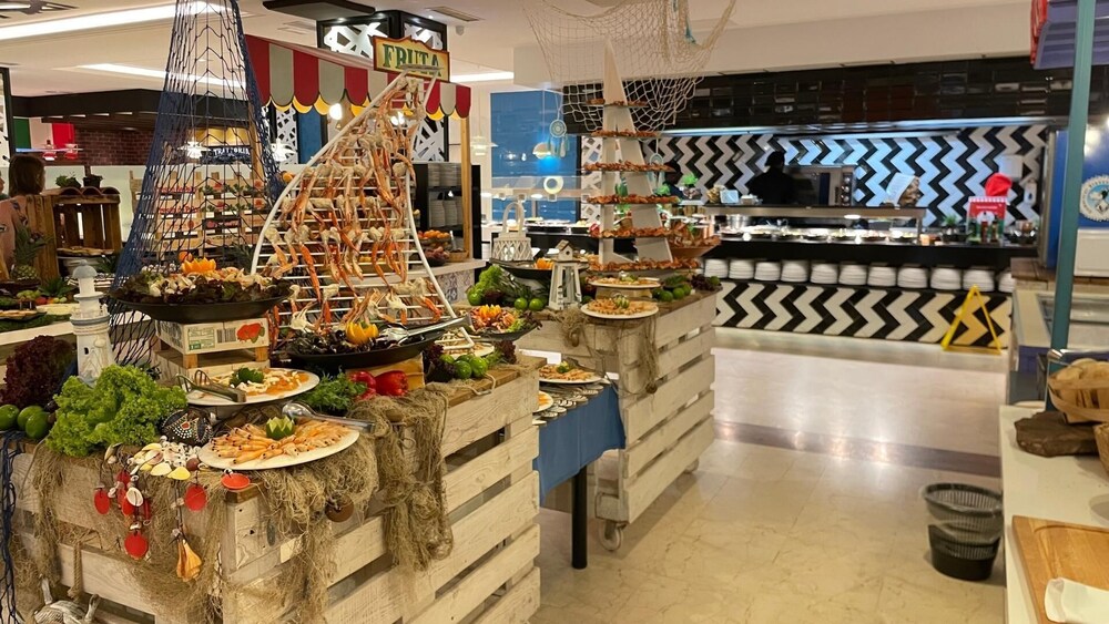 Evenia Olympic Suites — Restaurant & bars in Lloret de Mar, Catalonia