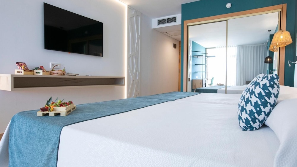 Evenia Olympic Suites — Hotel rooms in Lloret de Mar, Catalonia