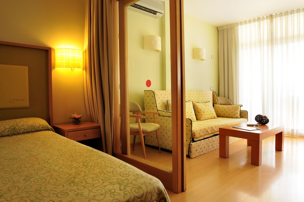 Evenia Olympic Suites — Hotel rooms in Lloret de Mar, Catalonia