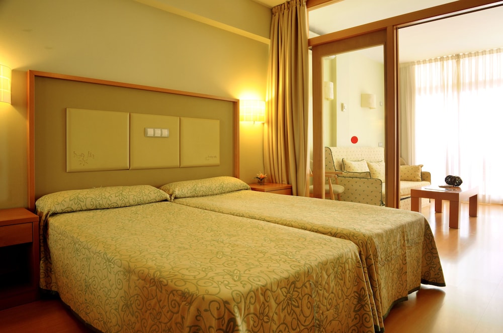 Evenia Olympic Suites — Hotel rooms in Lloret de Mar, Catalonia