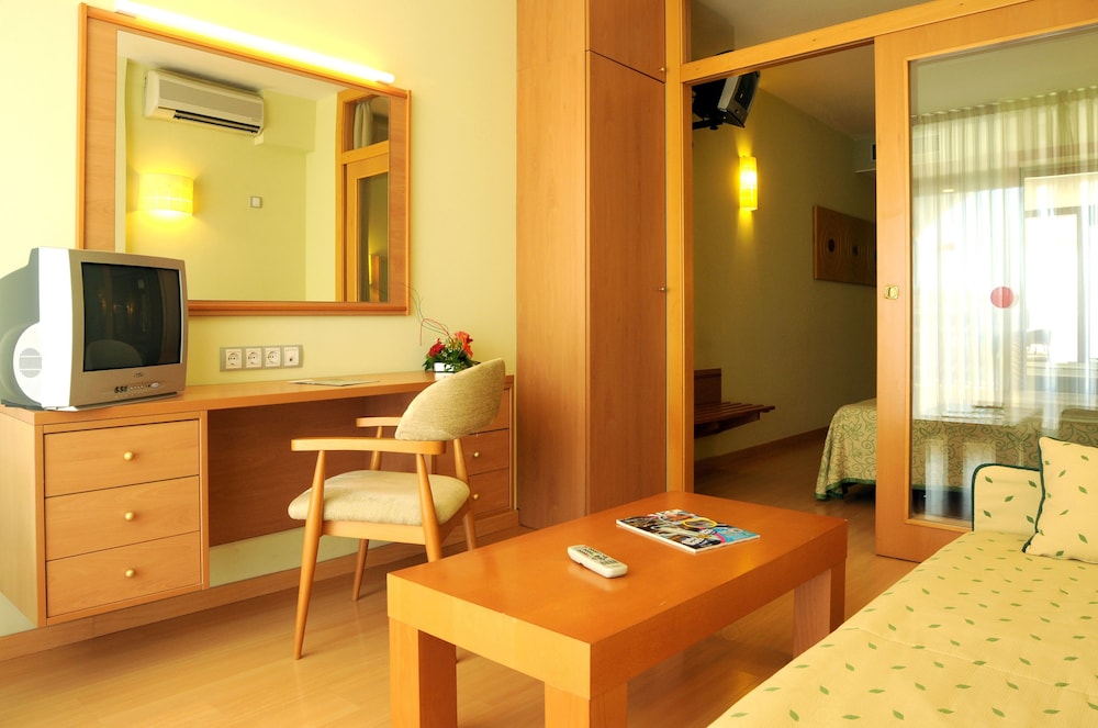 Evenia Olympic Suites — Hotel rooms in Lloret de Mar, Catalonia