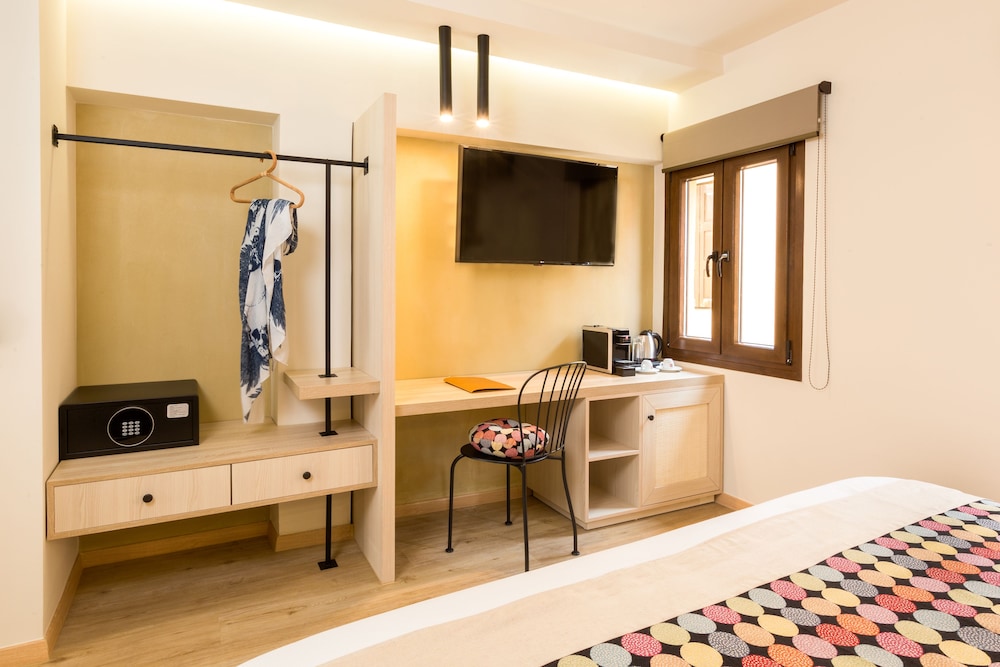 Cressa Suites - Adults Only — Hotel rooms in Rethymnon
