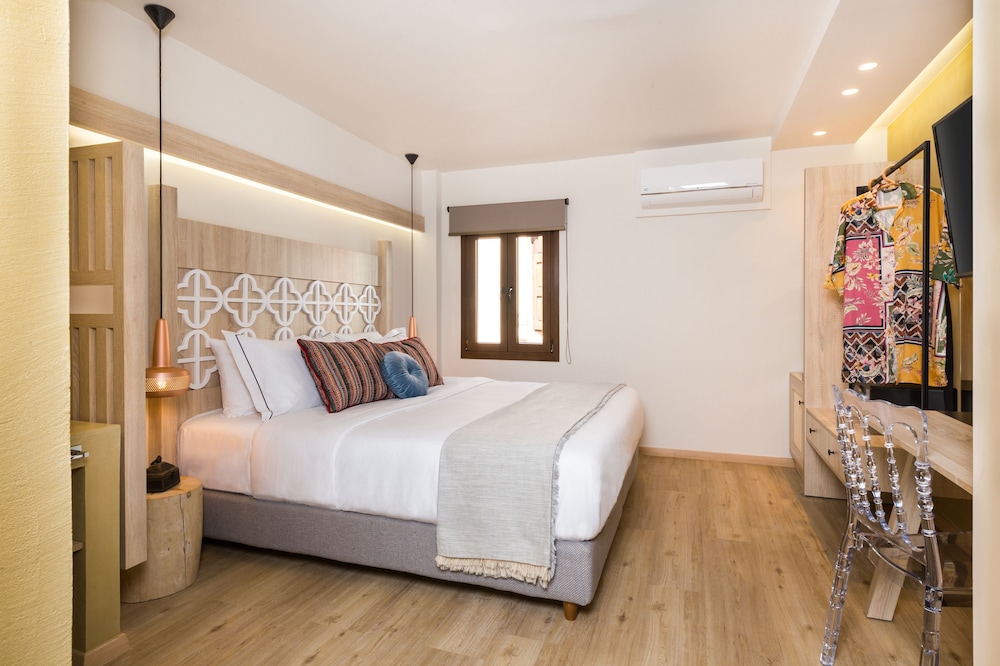 Cressa Suites - Adults Only — Hotel rooms in Rethymnon
