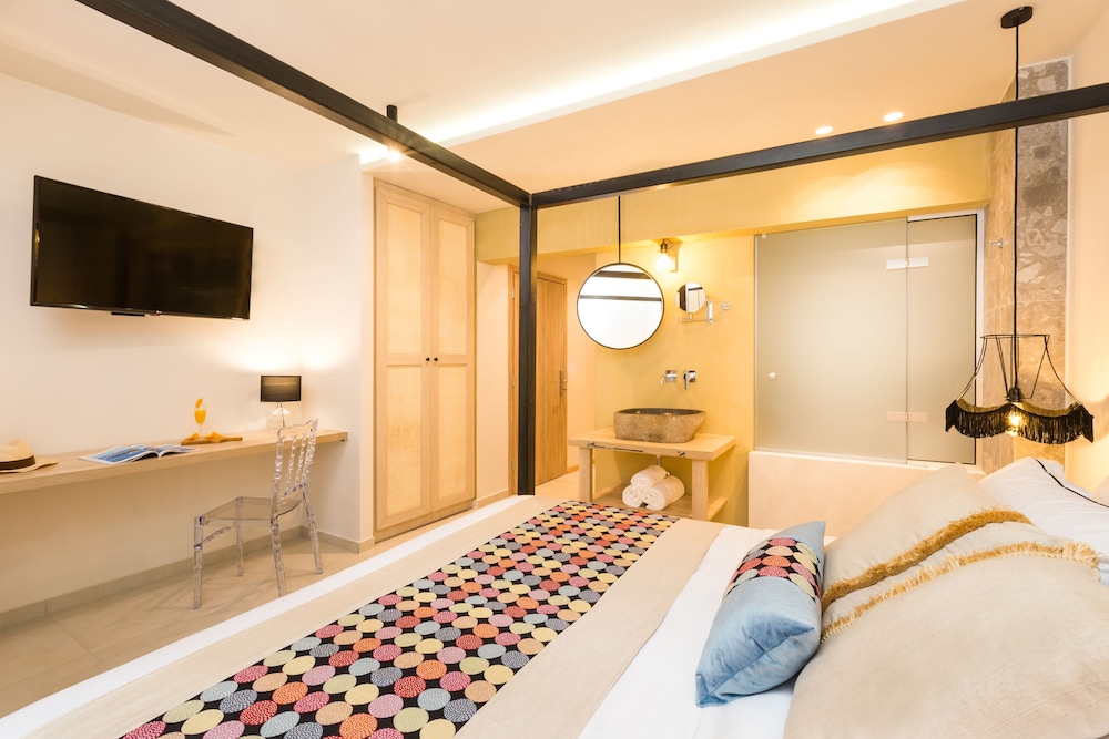 Cressa Suites - Adults Only — Hotel rooms in Rethymnon