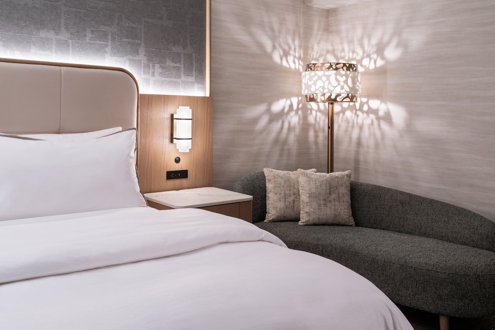 The Westin Book Cadillac Detroit — Hotel rooms in Detroit, Michigan
