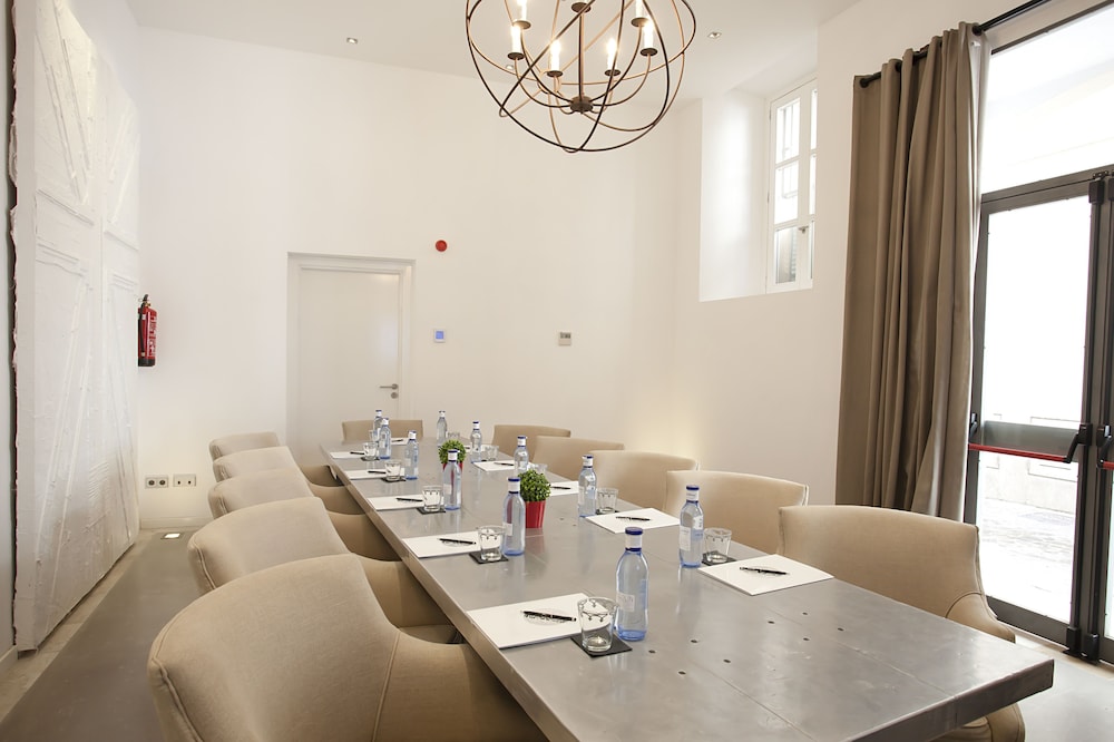 Puro Oasis Urban Hotel — Restaurant & bars in Palma de Mallorca, Balearic Islands