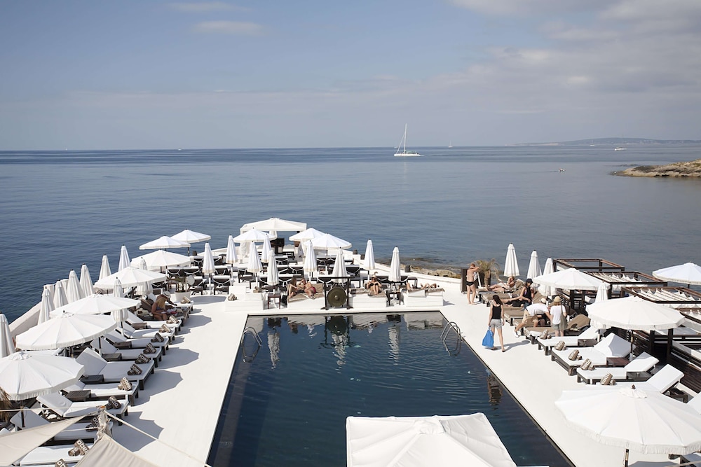 Puro Oasis Urban Hotel