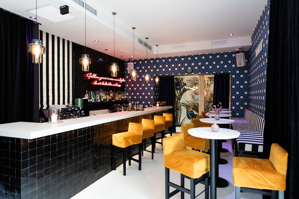 Puro Oasis Urban Hotel — Restaurant & bars in Palma de Mallorca, Balearic Islands