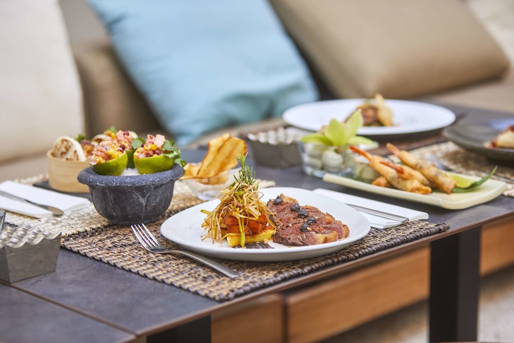 Puro Oasis Urban Hotel — Restaurant & bars in Palma de Mallorca, Balearic Islands