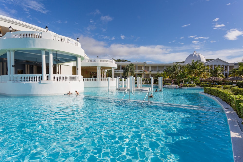 Grand Palladium Lady Hamilton Resort & Spa All Inclusive — Swimming pool in Lucea