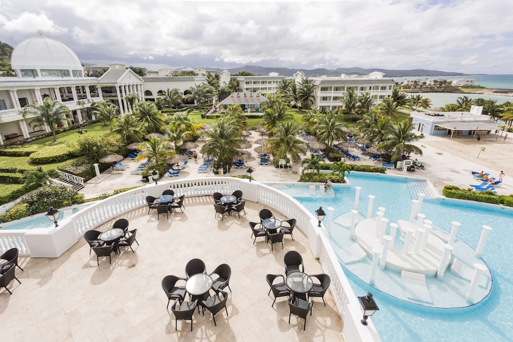 Grand Palladium Lady Hamilton Resort & Spa All Inclusive — Swimming pool in Lucea