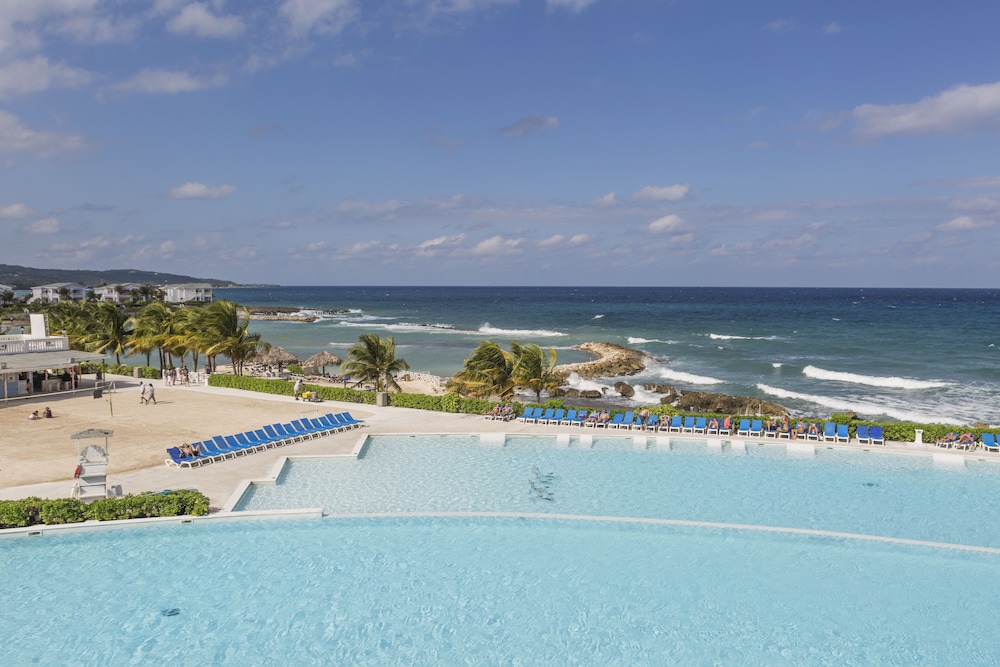 Grand Palladium Lady Hamilton Resort & Spa All Inclusive — Swimming pool in Lucea