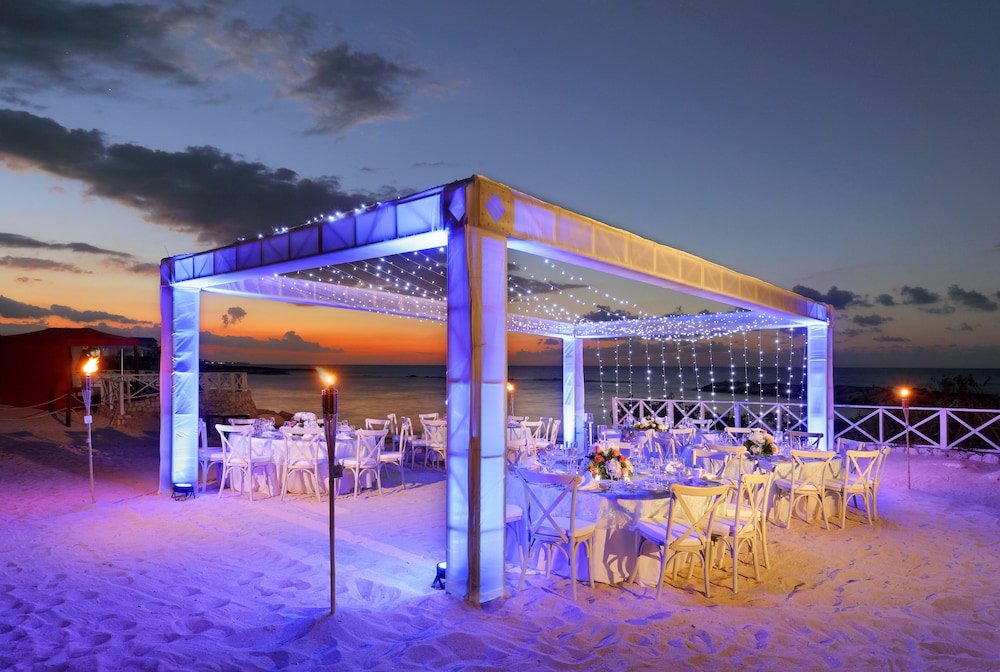 Grand Palladium Lady Hamilton Resort & Spa All Inclusive — Beach in Lucea