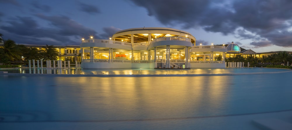Grand Palladium Lady Hamilton Resort & Spa All Inclusive — Hotel building in Lucea