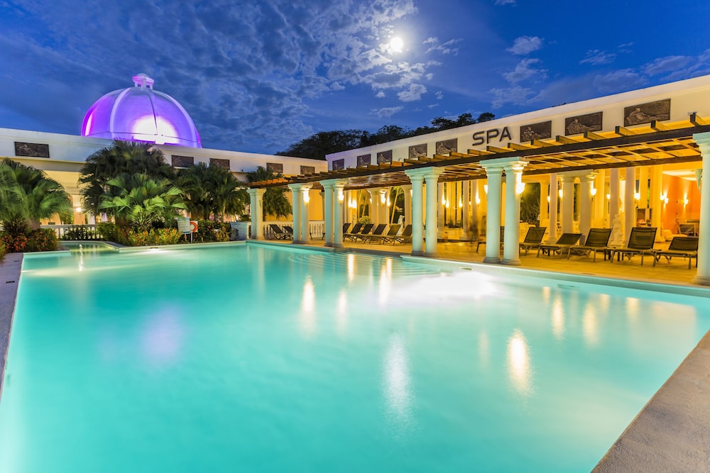 Grand Palladium Lady Hamilton Resort & Spa All Inclusive — Swimming pool in Lucea