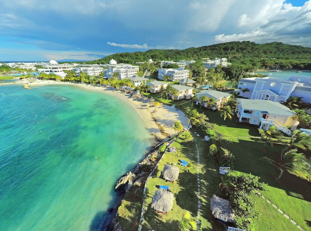Grand Palladium Lady Hamilton Resort & Spa All Inclusive — Beach in Lucea